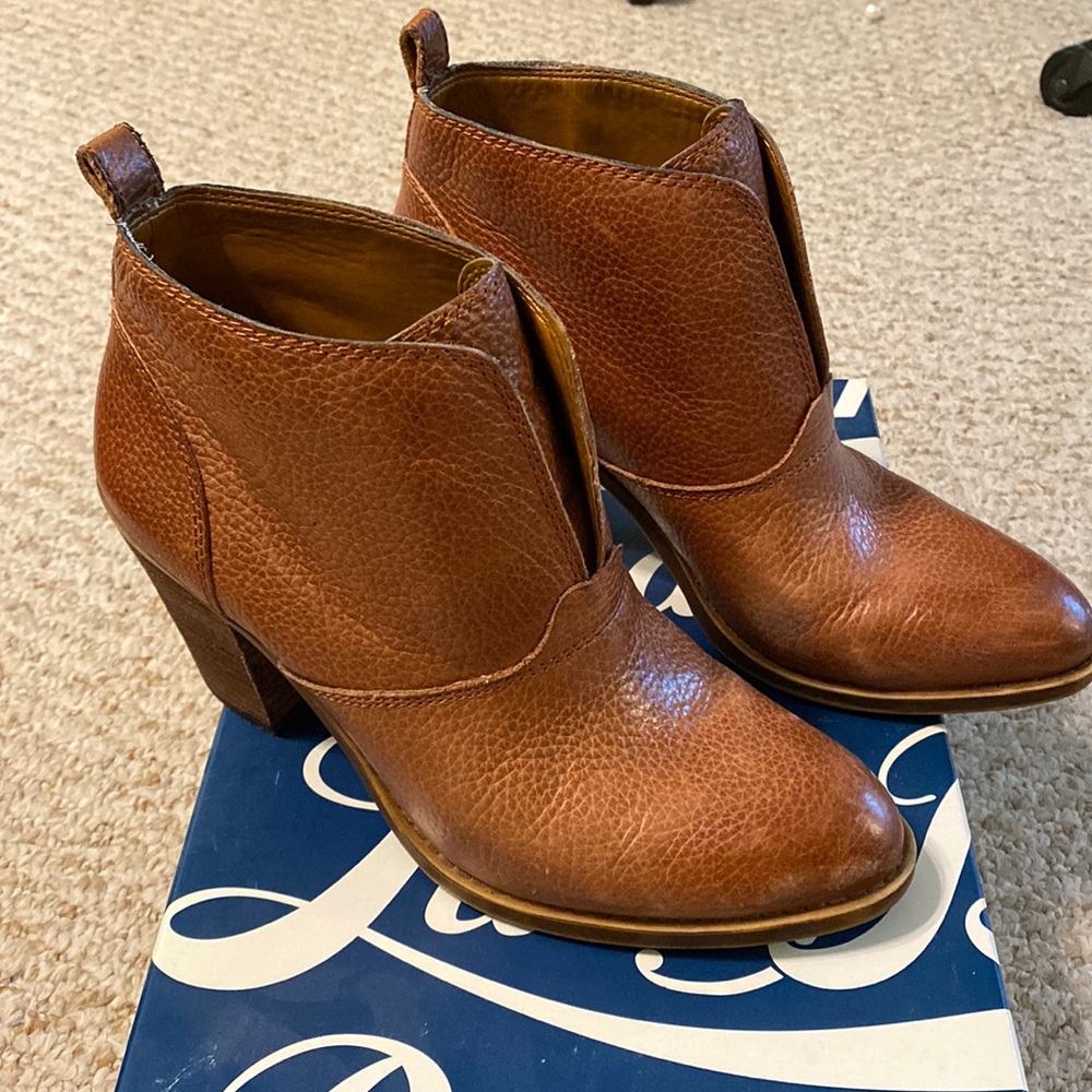 Lucky brand ehllen booties